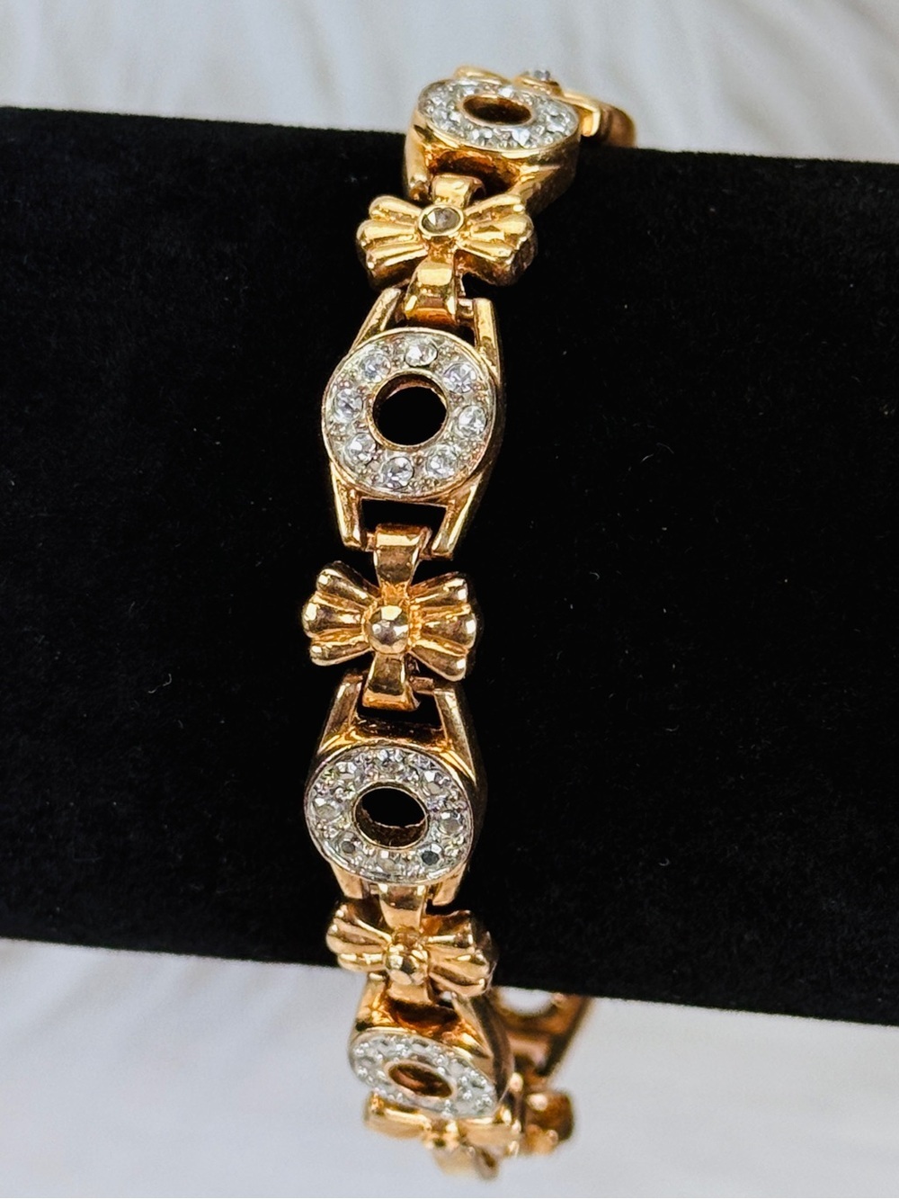 Vintage aged goldtone Circle and Bow Link Bracelet